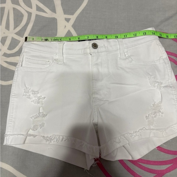 Hollister White High-Rise Ripped Jean Shorts - Picture 6 of 7
